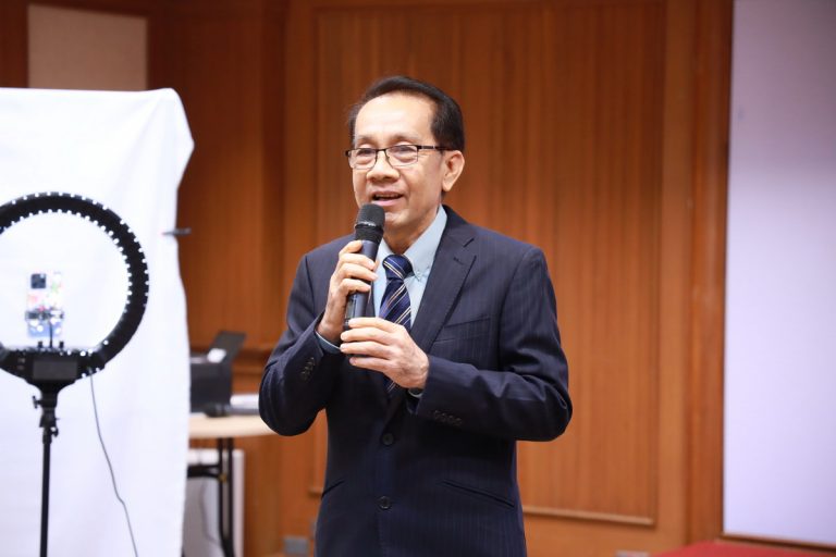 คณะมนุษยศาสตร์ฯ จัดกิจกรรมปีใหม่ 2568 โดยมี รศ.ดร.ยุทธพงษ์ ลีลากิจไพศาล ร่วมกับประธานหลักสูตรและ ผศ.สำเนียง ฟ้ากระจ่าง อาจารย์ประจำสาขาวิชาภาษาและวัฒนธรรมไทย