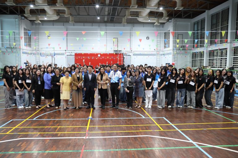 หลักสูตรภาษาและวัฒนธรรมไทยเข้าร่วมกิจกรรม FRESHERS ON FIRE! “น้องใหม่ใจพร้อมลุย” กิจกรรมปฐมนิเทศนักศึกษาใหม่ ประจำปีการศึกษา 2568