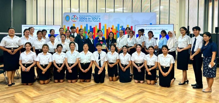 ผู้ช่วยศาสตราจารย์ ดร.วรกมล วงษ์สถาปนาเลิศ  อาจารย์ประจำหลักสูตรศิลปศาสตรบัณฑิต สาขาวิชาภาษาและวัฒนธรรมไทย ได้รับเชิญเป็นวิทยากรอบรมเชิงปฏิบัติเรื่อง “การสื่อสารเพื่อส่งเสริมบุคลิกภาพนักศึกษาครู“