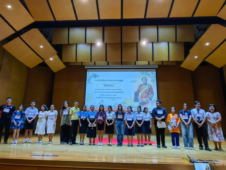 ความภาคภูมิใจของหลักสูตรภาษาและวัฒนธรรมไทย ขอแสดงความยินดีกับ นางสาวปุณญาพร ภู่ระหงษ์นักศึกษาชั้นปีที่ 1 สาขาวิชาภาษาและวัฒนธรรมไทย คณะมนุษยศาสตร์และสังคมศาสตร์ นักศึกษาชั้นปีที่ 1 สาขาวิชาภาษาและวัฒนธรรมไทย คณะมนุษยศาสตร์และสังคมศาสตร์ ที่ผ่านการคัดเลือกจากคณะกรรมการวชิราวุธวิทยาลัย