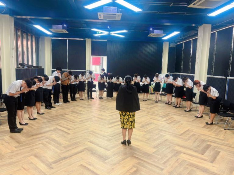 โครงการเปิดโลกภาษาและวัฒนธรรมไทย จัดโดย หลักสูตรภาษาและวัฒนธรรมไทย คณะมนุษยศาสตร์และสังคมศาสตร์กิจกรรมครั้งนี้ได้รับเกียรติจาก ผศ.ดร.วรกมล วงษ์สถาปนาเลิศ อาจารย์ภาษาและวัฒนธรรมไทย