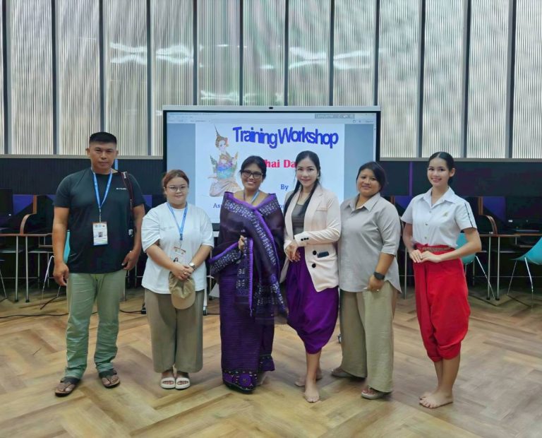 ผศ. ดร. วรกมล วงษ์สถาปนาเลิศ ได้รับเชิญเป็นวิทยากรอบรมเชิงปฏิบัติการ เรื่อง “Thai Traditional Dance for Exchange Students” ศูนย์ประสานงานนักศึกษานานาชาติ คณะมนุษยศาสตร์และสังคมศาสตร์ มหาวิทยาลัยสวนดุสิต