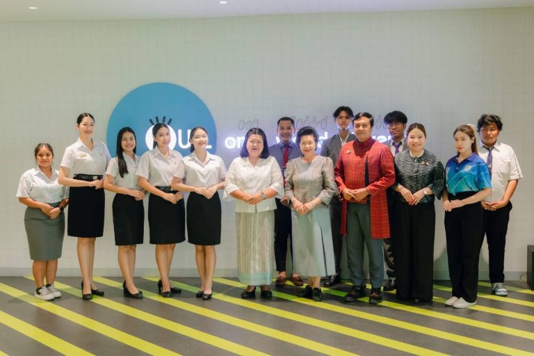 เมื่อวันที่ 12 กันยายน​ พ.ศ.2568 ผศ.ดร.ดวงกมล​ อั​ศว​มา​ศ​ประธาน​หลักสูตร​ภาษา​และวัฒนธร​รม​ไทย​ คณะมนุษย​ศาสตร์​และ​สังคม​ศาสตร์​ เป็นวิทยากรให้ความรู้​