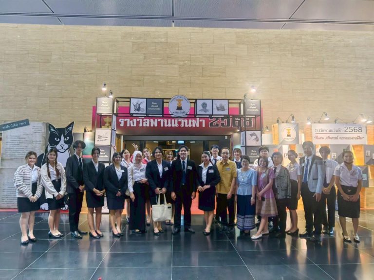 หลักสูตรภาษาและวัฒนธรรมไทย คณะมนุษยศาสตร์และสังคมศาสตร์ มหาวิทยาลัยสวนดุสิต ได้รับเกียรติรับเชิญจากรัฐสภา เข้าร่วมงาน พิธีมอบรางวัลพานแว่นฟ้า ประจำปี 2568ณ ห้องจัดเลี้ยงสัมมนา อาคารรัฐสภา กรุงเทพมหานคร จัดโดย สำนักงานเลขาธิการสภาผู้แทนราษฎร